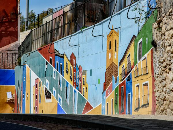 Barrio del Carmen: arte urbano, historia y tapas escondidas