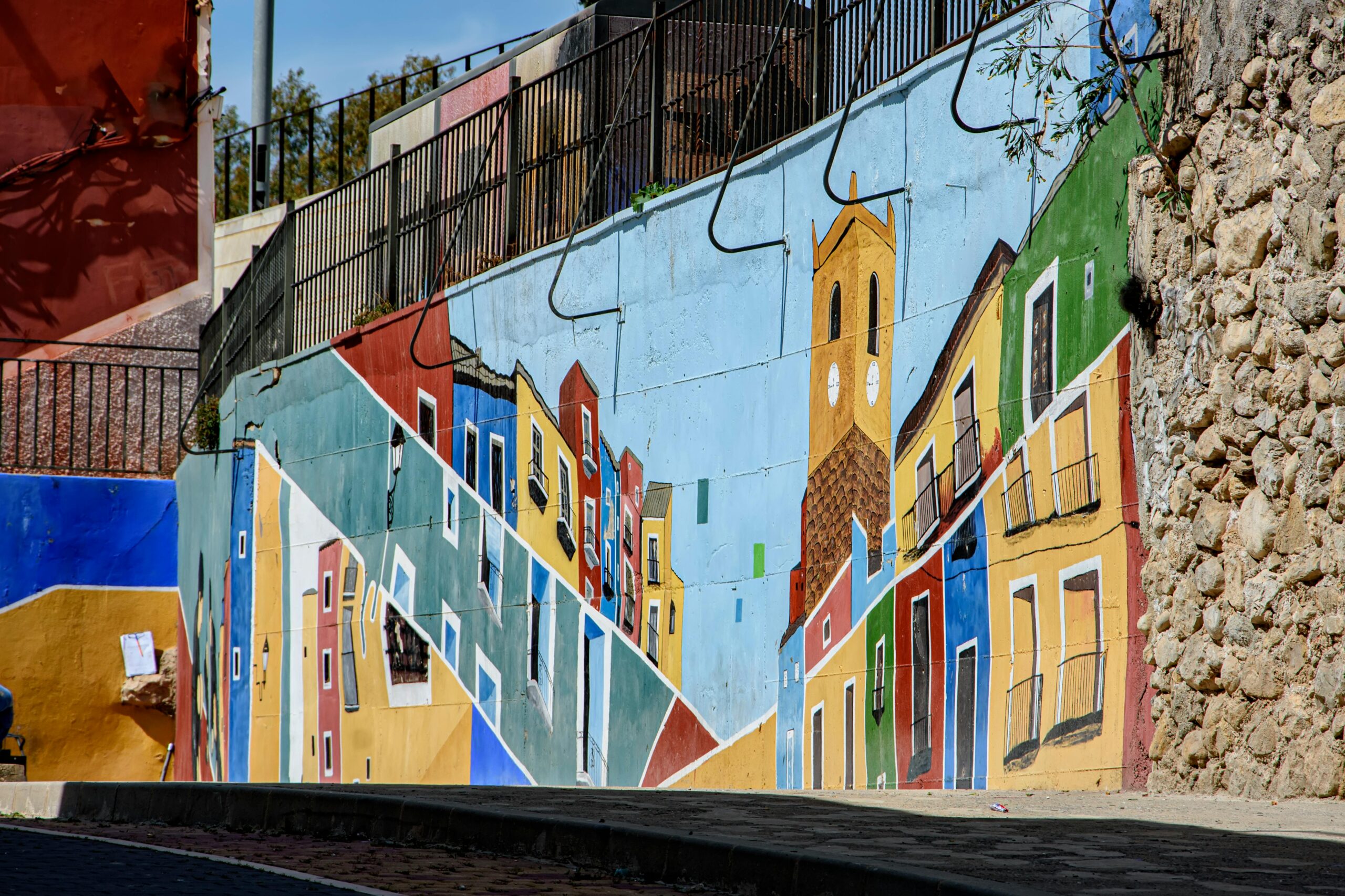 Barrio del Carmen: arte urbano, historia y tapas escondidas